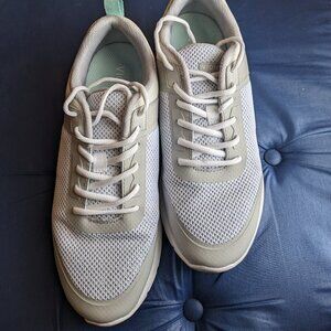 Vionic sneakers with metallic thread accent